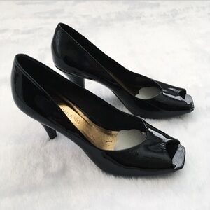 Arturo Chiang Black Patent Leather Kitten Heels, size 7.5